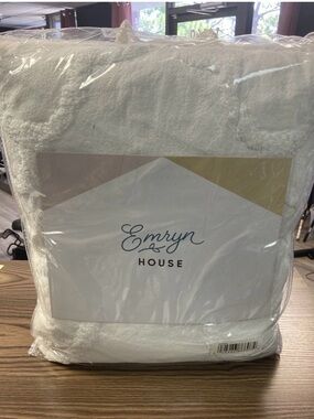 Emryn House White Quilted Bedspread